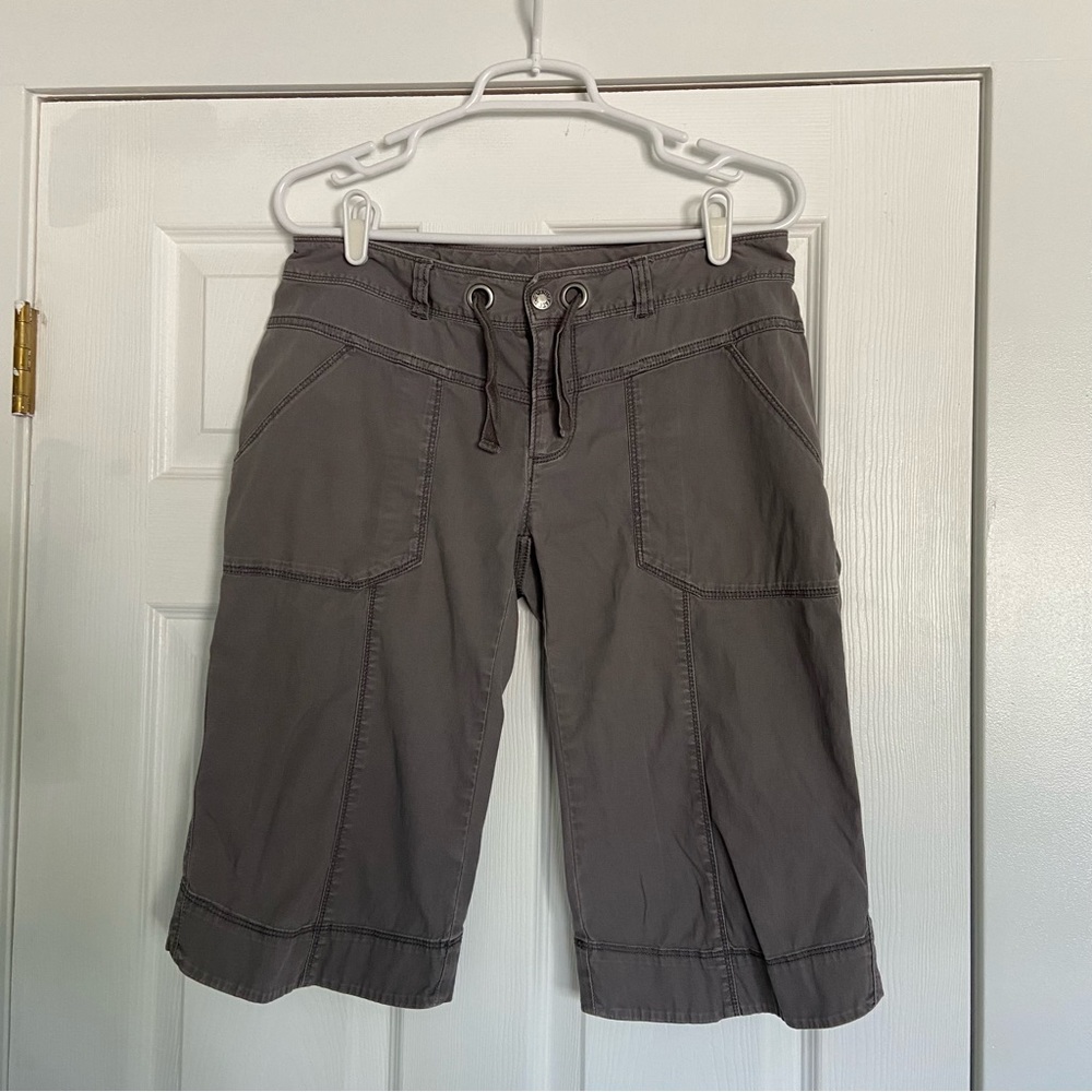 The North face noble stretch capri women’s size 8 stash pocket deco-stitching